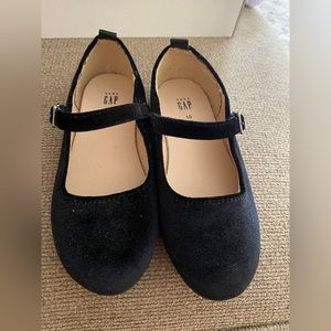 Gap Black velvet Mary Jane’s size 10